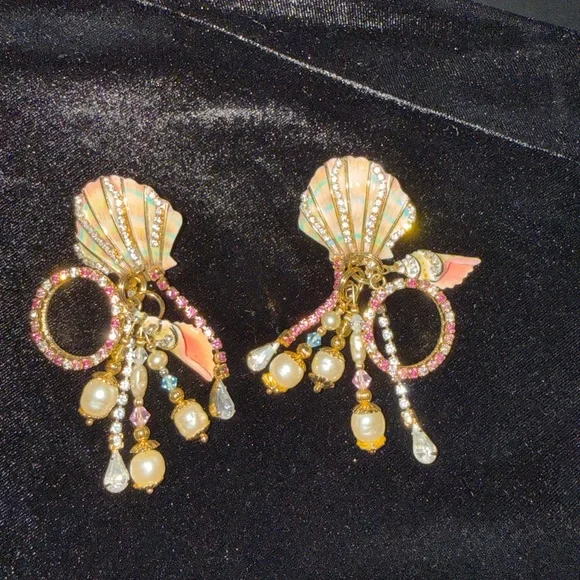LATR RARE!! Beautiful Lunch at the Ritz Seashell earrings - Picture 5 of 12